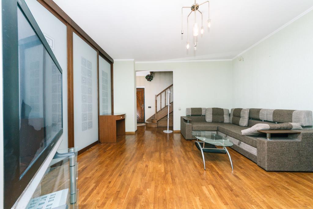 Two-Storey Apartment Near Iec Київ Екстер'єр фото