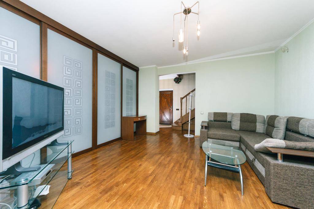 Two-Storey Apartment Near Iec Київ Екстер'єр фото